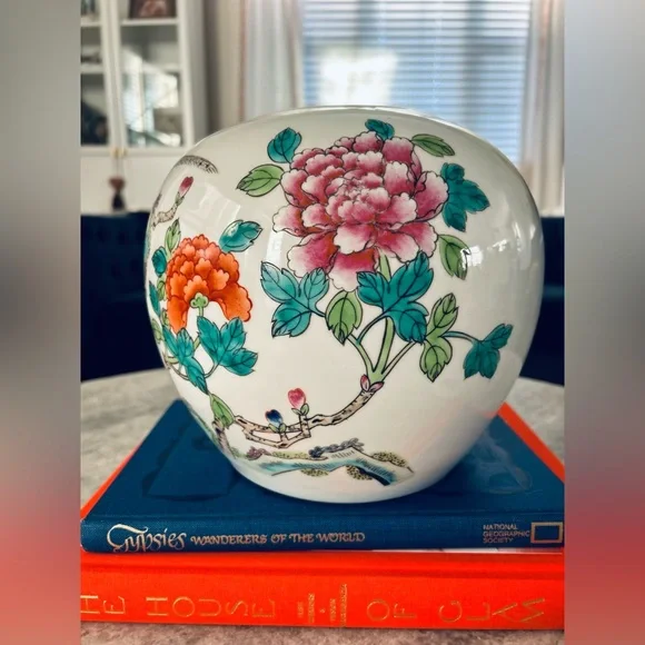 20th Century Vintage Chinese Paradise Birds Hand Painted Porcelain Melon Jar | - Picture 7 of 8